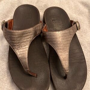 Gold fit flops size 7